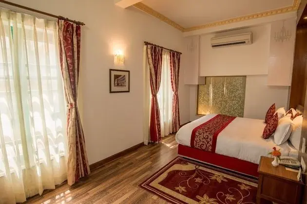 Traditional Süit, Bahçe Manzaralı