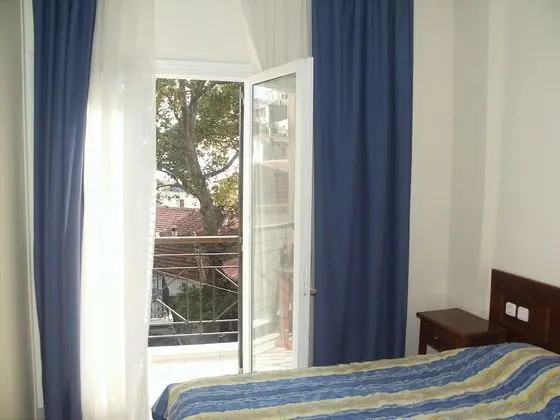 Büyük Yataklı Tek Kişilik Oda