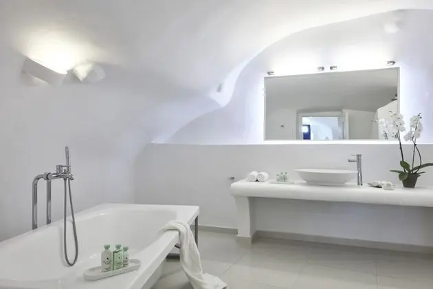 Superior Outdoor Jetted Tub Suite