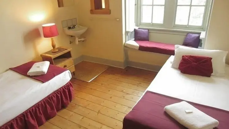 3 Bed Dorm Mixed (Shared Bathroom)