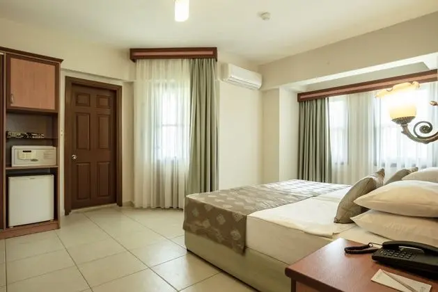 https://imagessl.etstur.com/files/images/hotelImages/TR/94854/l/Katranci-Park-Hotel-Oda-294161.jpg