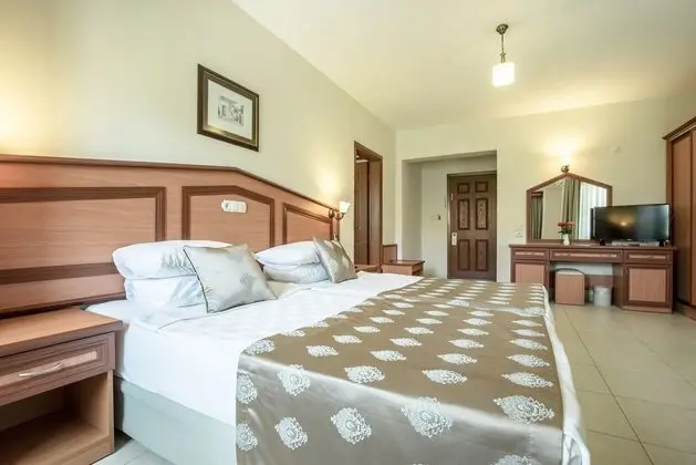 https://imagessl.etstur.com/files/images/hotelImages/TR/94854/l/Katranci-Park-Hotel-Oda-294162.jpg