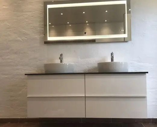 Tek Büyük Yataklı Oda, Ortak Banyo