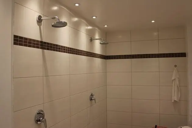Tek Büyük Yataklı Oda, Ortak Banyo