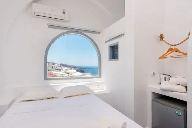 Standard Tek Büyük Yataklı Oda (Caldera View)