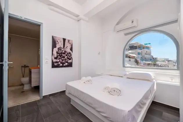 Standard Tek Büyük Yataklı Oda (Caldera View)