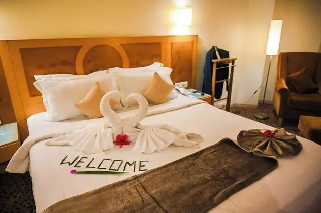 Deluxe Room with Queen or Twin Beds