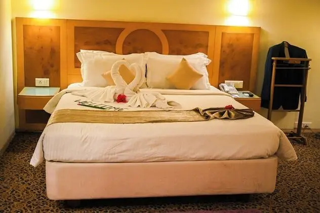 Deluxe Room with Queen or Twin Beds
