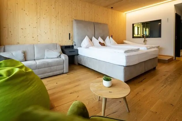 Junior Süit, 1 Büyük (Queen) Boy Yatak, Dağ Manzaralı