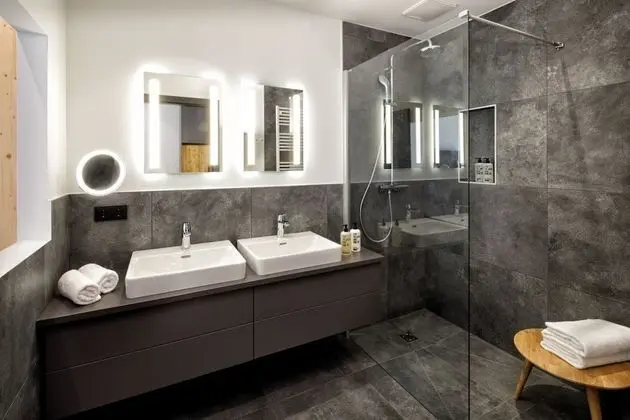 Junior Süit, 1 Büyük (Queen) Boy Yatak, Dağ Manzaralı