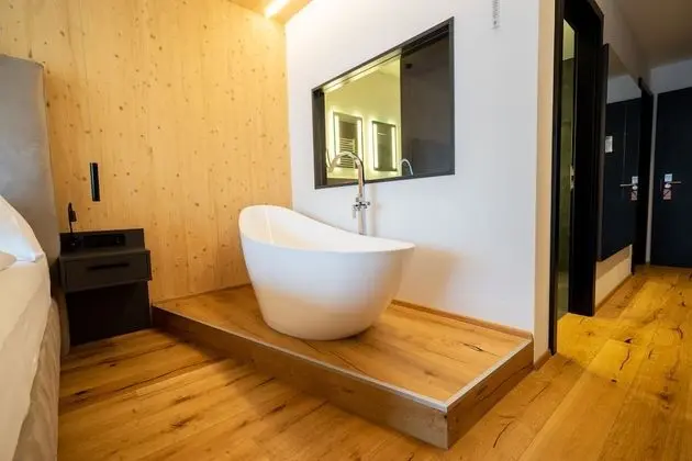 Junior Süit, 1 Büyük (Queen) Boy Yatak, Dağ Manzaralı