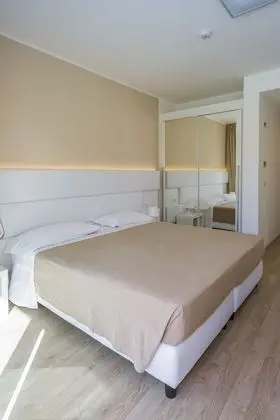 Tek Büyük veya İki Ayrı Yataklı Oda (Modern)