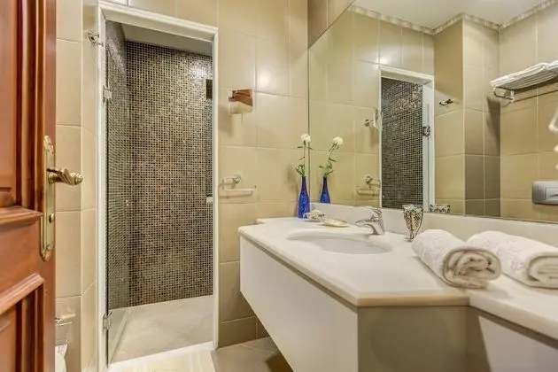 Cara Deluxe Double Room