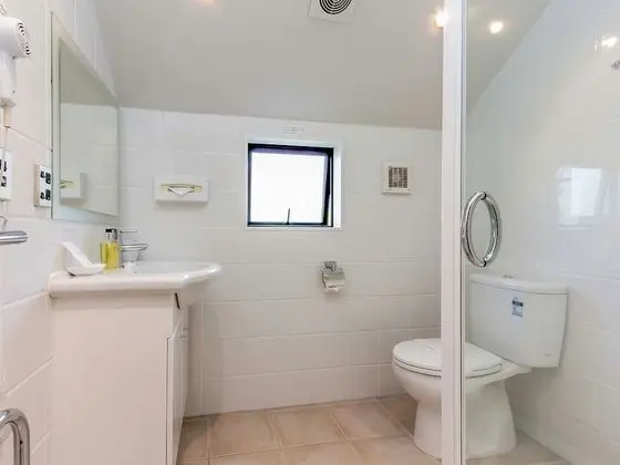 Standard Stüdyo, Zemin Kat (Shower)