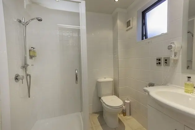 Standard Stüdyo, Zemin Kat (Shower)