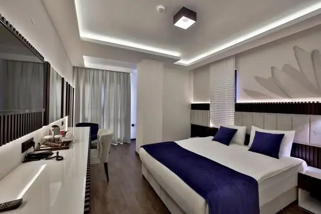 Triple,Şehir Manzaralı