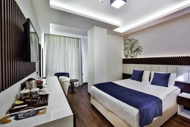 Triple,Şehir Manzaralı