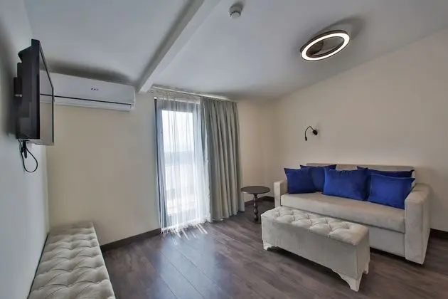 Superior King Suite