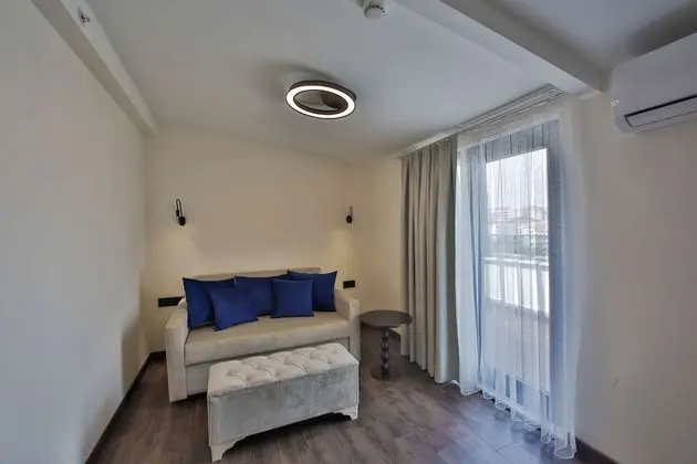 Superior King Suite