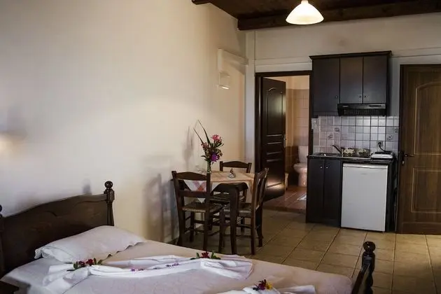 Stüdyo, Deniz Manzaralı (for 3)