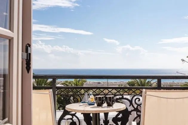 Üç Kişilik Oda, Deniz Manzaralı