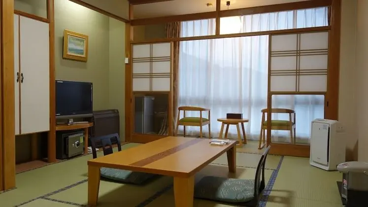 Traditional Oda, Dağ Manzaralı (Japanese Style, Lake View)
