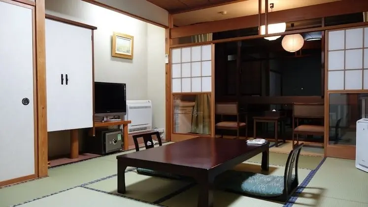 Traditional Oda, Dağ Manzaralı (Japanese Style, Lake View)