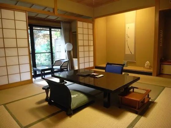 Traditional Süit (Japanese Style Room)