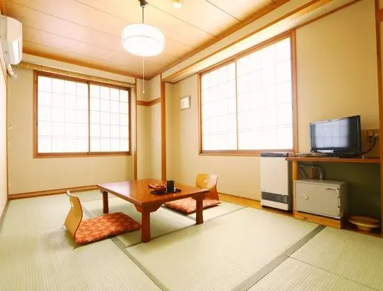 Traditional Üç Kişilik Oda, Ortak Banyo (Japanese Style)