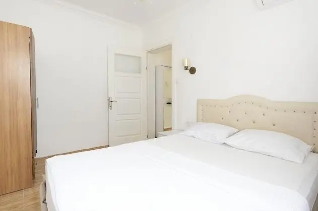 Apartment,bahçe Manzaralı,zemin Kat