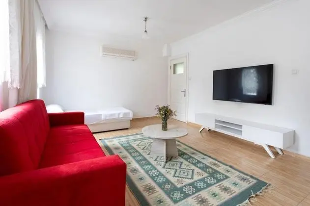 Apartment,bahçe Manzaralı,zemin Kat