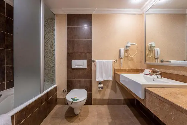 https://images.etstur.com/imgproxy/resize/2560x1440/files/images/hotelImages/etsrooms/466/Kaya_Belek_20251126113730_1.jpg