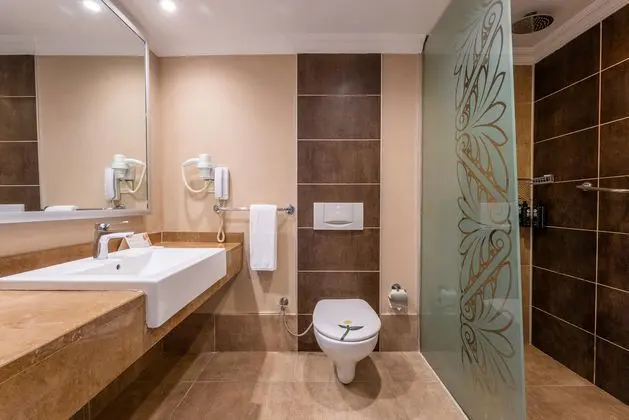 https://images.etstur.com/imgproxy/resize/2560x1440/files/images/hotelImages/etsrooms/466/Kaya_Belek_20251126113902_2.jpg