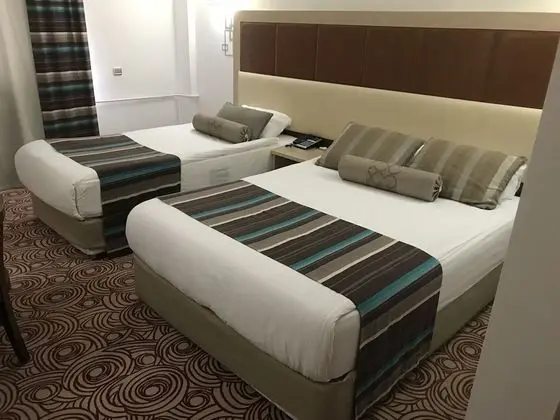 Standard Tek Büyük veya İki Ayrı Yataklı Oda, Göl Manzaralı