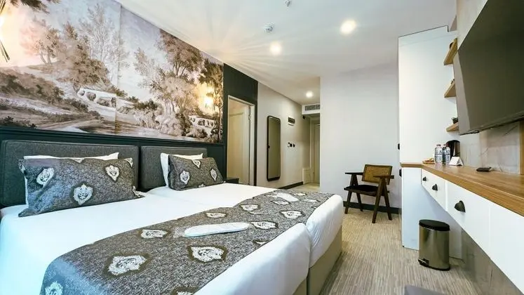 Superior Suite, Bahçe Manzaralı, Balkonlu