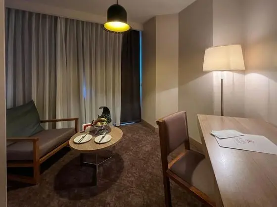 https://images.etstur.com/files/images/hotelImages/TR/50906/l/Kaya-Izmir-Thermal---Convention-Oda-338297.jpg