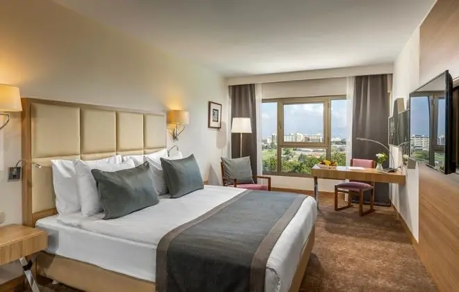https://images.etstur.com/files/images/hotelImages/TR/50906/l/Kaya-Izmir-Thermal---Convention-Oda-369299.jpg