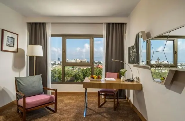 https://images.etstur.com/files/images/hotelImages/TR/50906/l/Kaya-Izmir-Thermal---Convention-Oda-369300.jpg