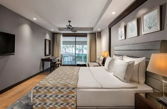 https://images.etstur.com/files/images/hotelImages/TR/52921/l/Kaya-Palazzo-Golf-Resort-Oda-392275.jpg