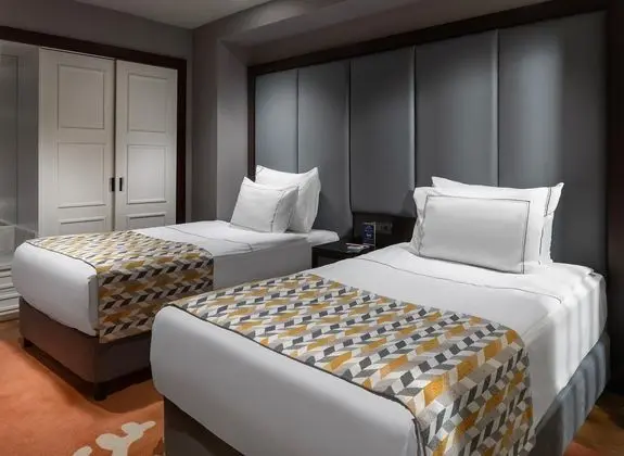 https://images.etstur.com/files/images/hotelImages/TR/52921/l/Kaya-Palazzo-Golf-Resort-Oda-392276.jpg