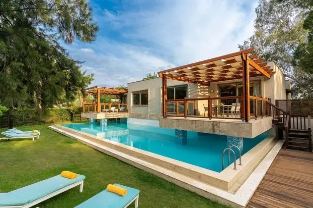 https://images.etstur.com/files/images/hotelImages/TR/52921/l/Kaya-Palazzo-Golf-Resort-Oda-392309.jpg