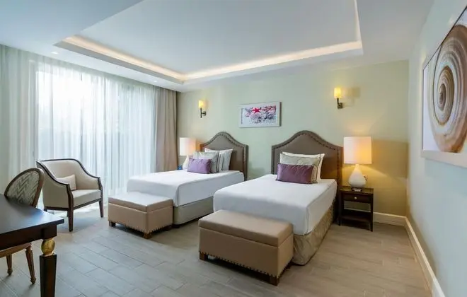 https://images.etstur.com/files/images/hotelImages/TR/52921/l/Kaya-Palazzo-Golf-Resort-Oda-392313.jpg