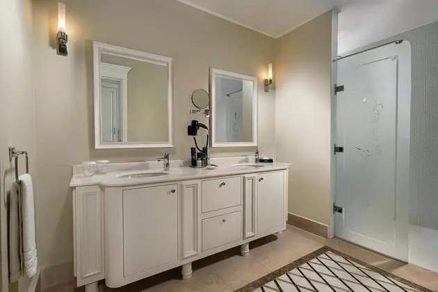 https://images.etstur.com/files/images/hotelImages/TR/52921/l/Kaya-Palazzo-Golf-Resort-Oda-392314.jpg