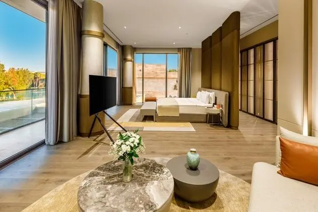 https://images.etstur.com/files/images/hotelImages/TR/52921/l/Kaya-Palazzo-Golf-Resort-Oda-392335.jpg