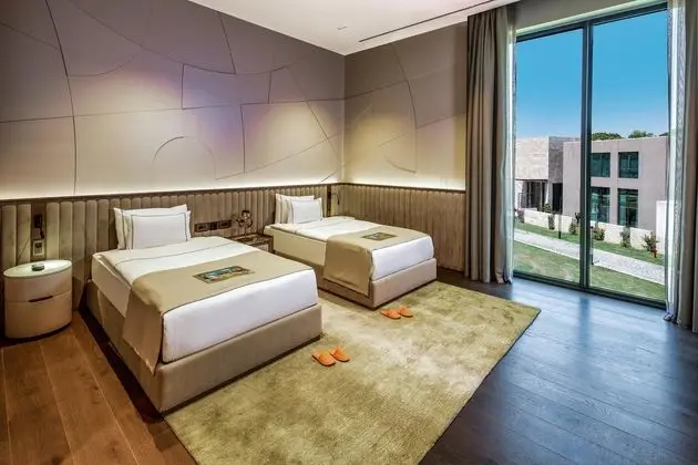 https://images.etstur.com/files/images/hotelImages/TR/52921/l/Kaya-Palazzo-Golf-Resort-Oda-392337.jpg