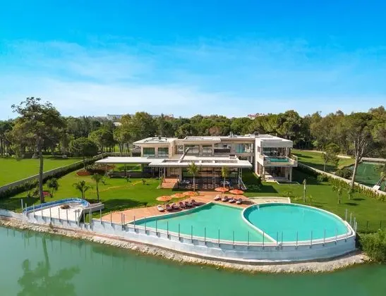https://images.etstur.com/files/images/hotelImages/TR/52921/l/Kaya-Palazzo-Golf-Resort-Oda-392362.jpg