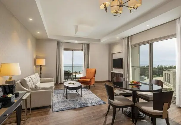 https://images.odamax.com/img/1024x768/odamax/image/upload/Kaya_Palazzo_Golf_Resort_202511251609092_Palazzo_Suite_Sea_View_1_min.jpg