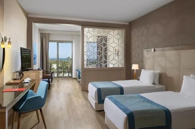 https://images.odamax.com/img/1024x768/odamax/image/upload/Kaya_Side_202511251202135_Superior_Room_Lake_View_3_.jpg