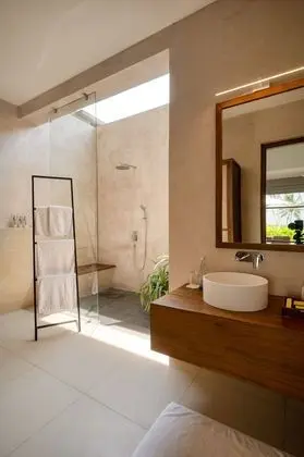 Palm Suite with Jacuzzi with One Free 60 min Spa treatment