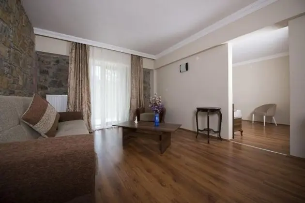 Suite, Bahçe Manzaralı, Balkonlu